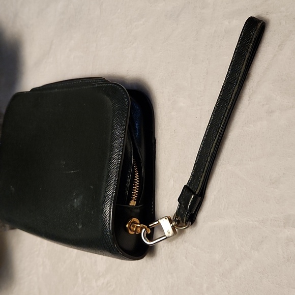 Louis Vuitton Taiga Leather Pouch - Picture 3 of 16